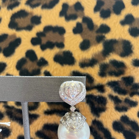 18K White Gold South Sea diamond Pearl Earrings - Picture 2 of 2